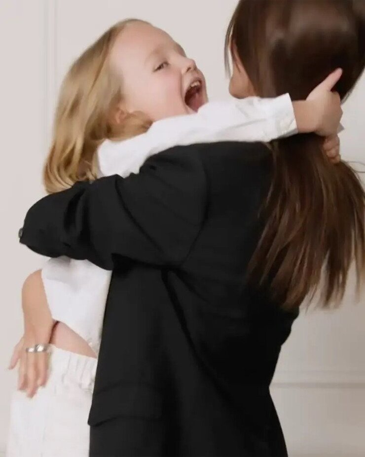 Emily Ratajkowski Oğluyla Chanel Kampanyasında Buluştu