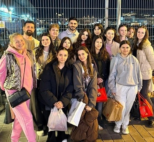 Rus Turistler İstanbul Turuna Fenomen Mısırcıyı Ekledi