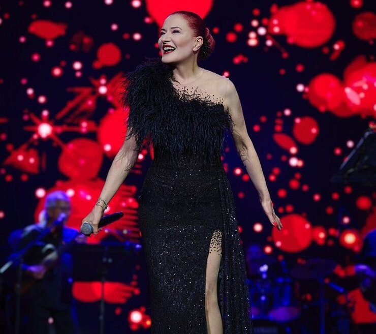 Candan Erçetin Müziğe Ekonomik Zorunluluktan Başladığını Anlattı