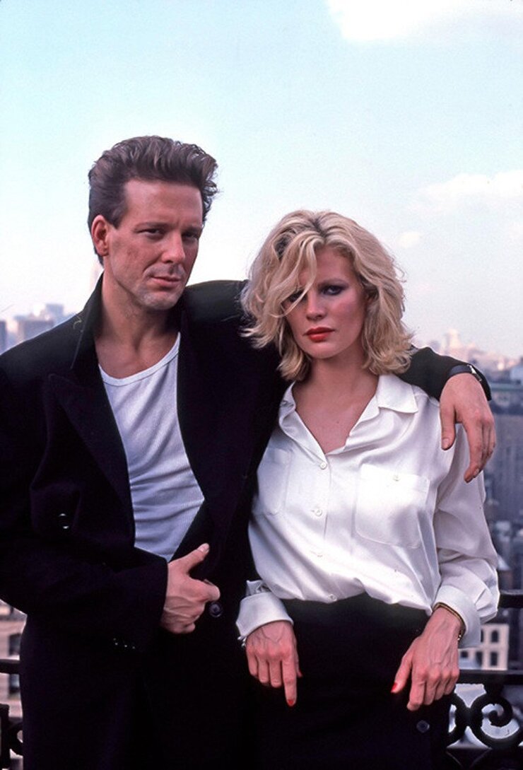 Mickey Rourke Evsiz Kaldı Kim Basinger Yardım Teklif Etti