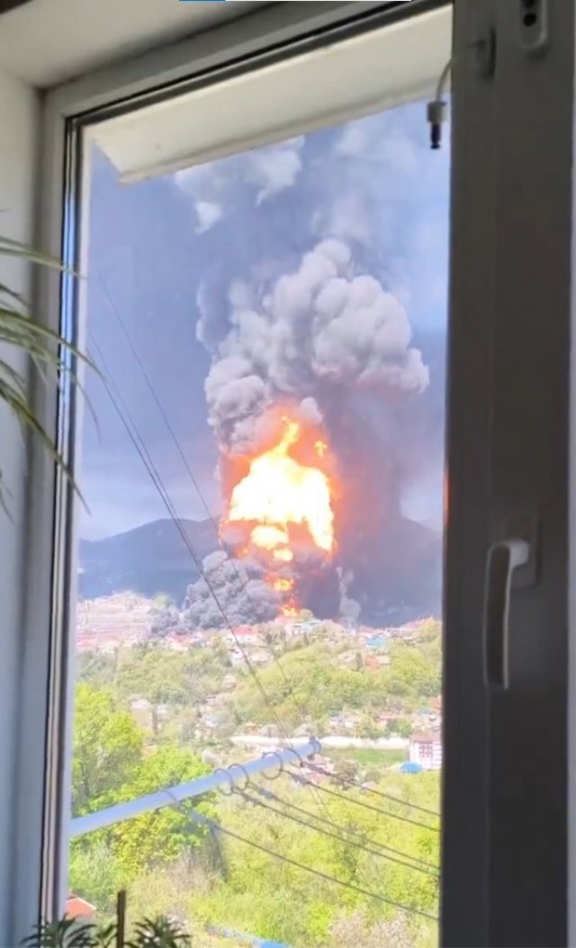 Tuapse Rafinerisindeki Yangın Söndürülemiyor Putin Devreye Girdi