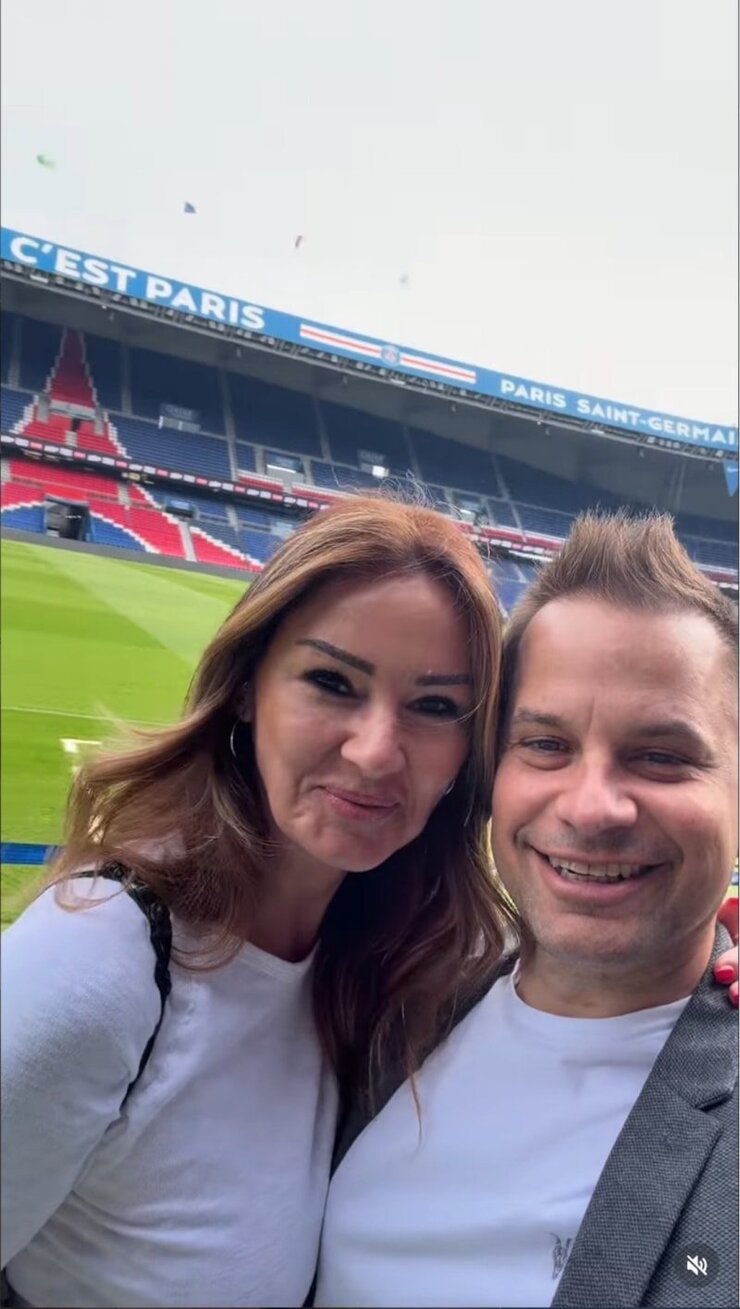 Pınar Altuğ ve Yağmur Atacan 18 Yıllık Aşkı Paris'te Kutladı