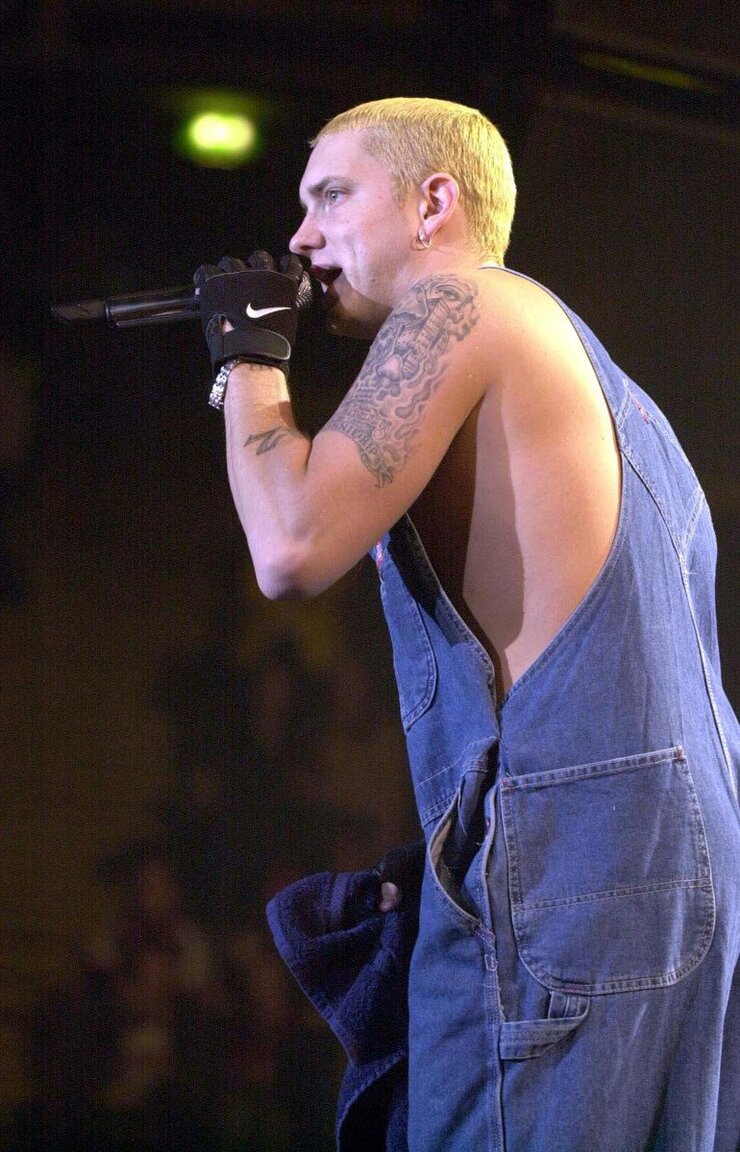 Eminem Temizliğinin 18. Yılını Torунlarıyla Kutladı