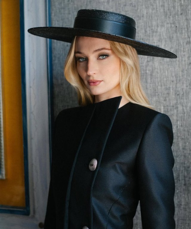 Sophie Turner Cinsel Eğitimini Game of Thrones Sayesinde Aldığını Açıkladı