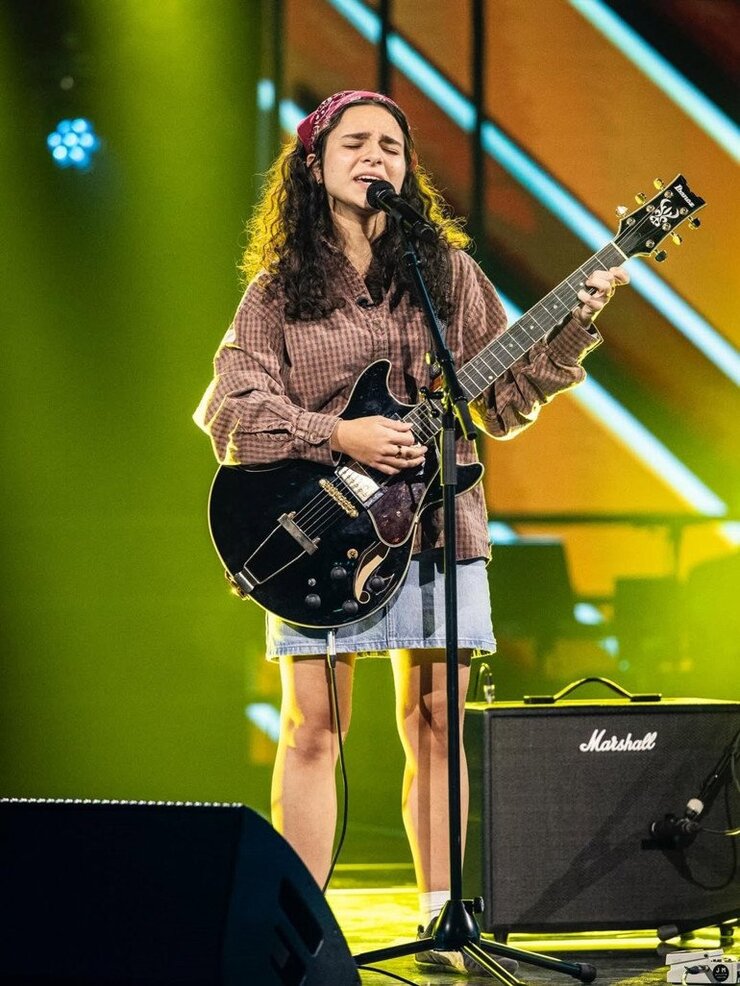 Naz Çavuşoğlu Belçika O Ses Sahnesinde Dört Jüriyi Döndürdü