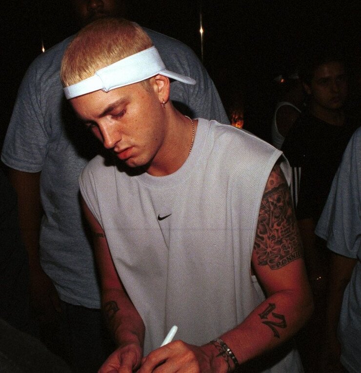 Eminem Temizliğinin 18. Yılını Torунlarıyla Kutladı