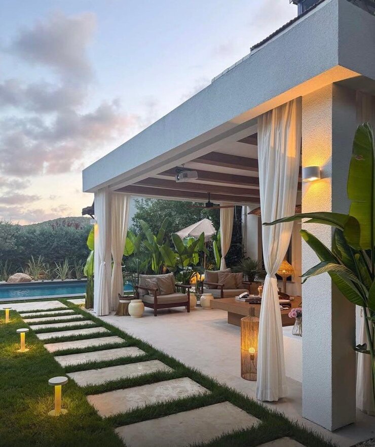 Demet Özdemir'in Villa Bahçesi Sosyal Medyada Viral Oldu