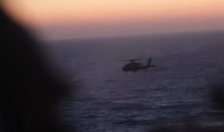 Abd Deniz Kuvvetleri Arap Denizi'nde Ticaret Gemisine Baskın Düzenledi