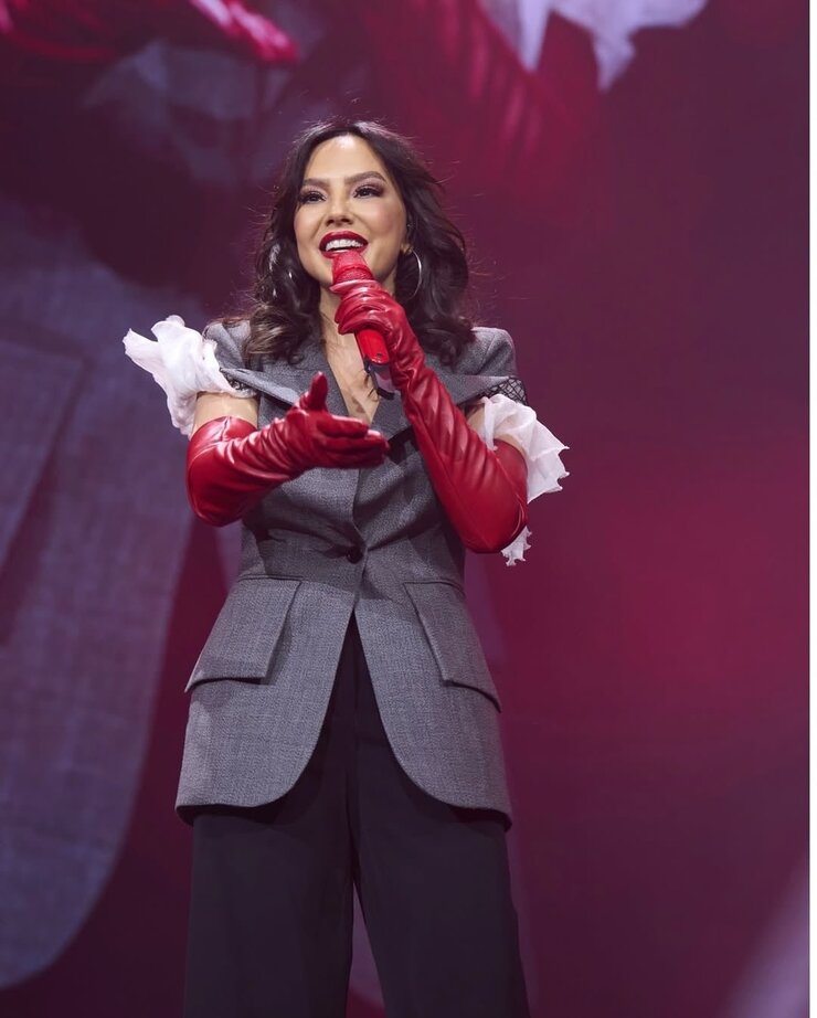 Ebru Gündeş Estetik İddiası Sosyal Medyayı İkiye Böldü