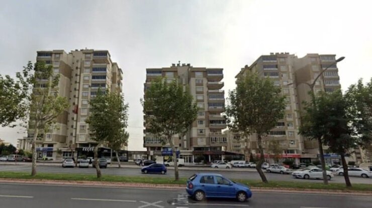 Depremde 115 Kişiyi Öldüren Sitenin Müteahhidi Serbest Bırakıldı