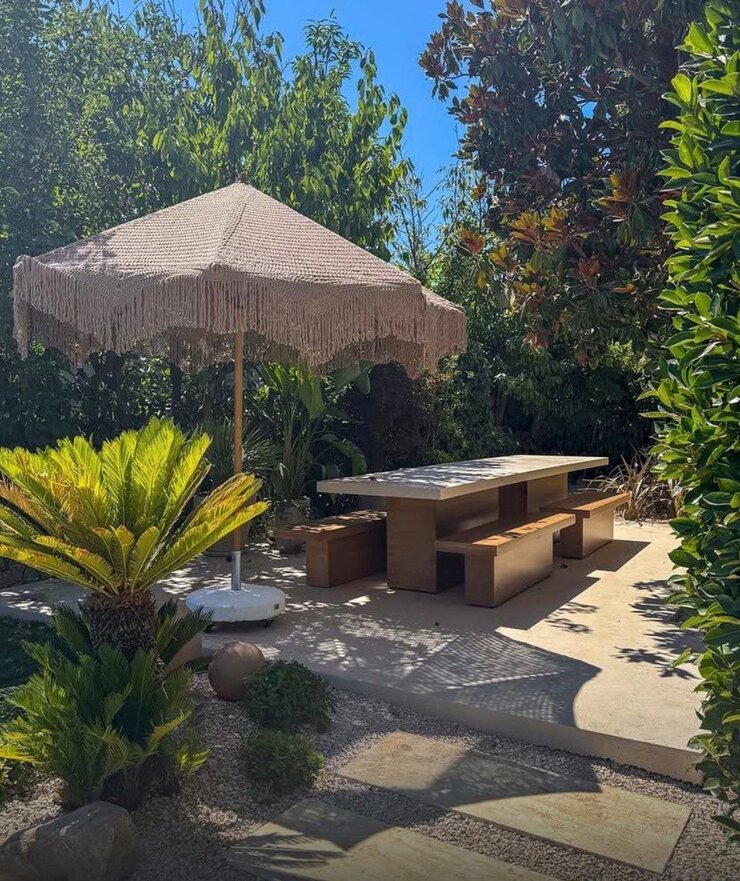 Demet Özdemir'in Villa Bahçesi Sosyal Medyada Viral Oldu