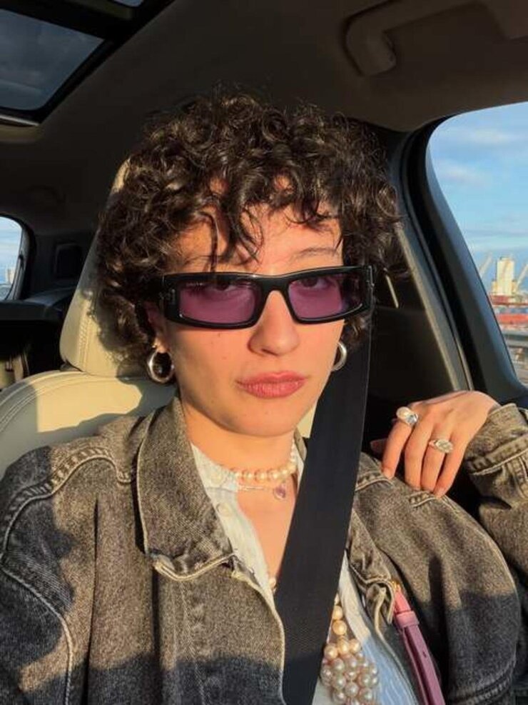 Melike Şahin Yeni Yaşına Kısa Saç Kesimiyle Girdi