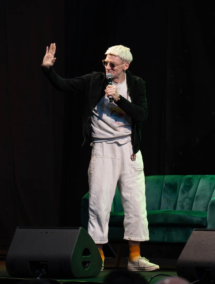 Paul Anderson Comic Con Paris'te Tanınmaz Görüntüsüyle Şaşırttı