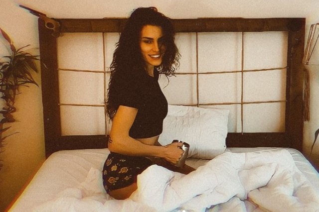 Serenay Aktaş Kadınlardan Bakımlı Olma Beklentisini Eleştirdi