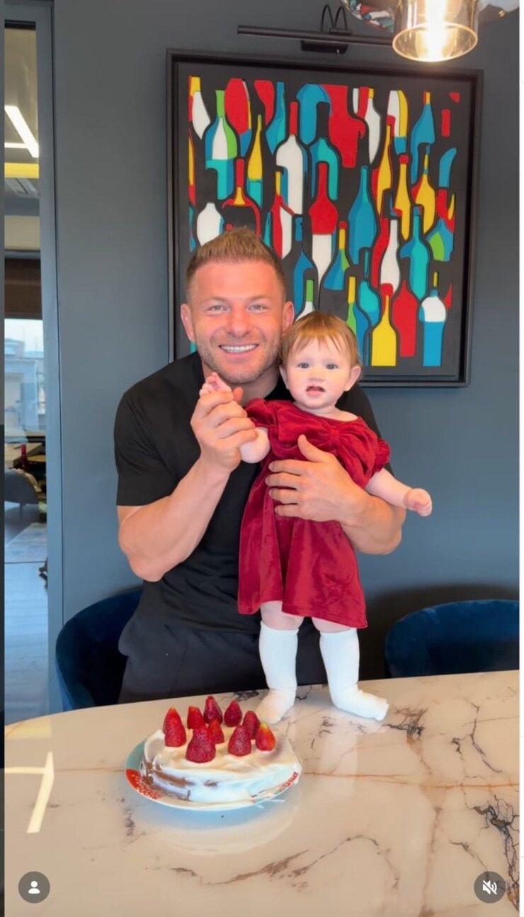 Claude responded: İlayda Şeker Kızı İlis'in Yeni Fotoğraflarını Paylaştı