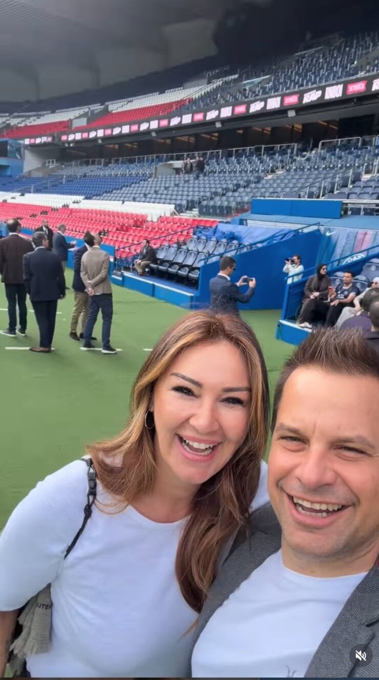 Pınar Altuğ ve Yağmur Atacan 18 Yıllık Aşkı Paris'te Kutladı