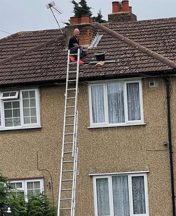 East 17 Üyesi John Hendy Milyonluk Anlaşmadan Pay Alamadı Çatı Ustası Oldu