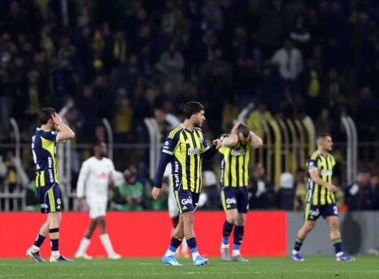 Fenerbahçe Son Dakika Golüyle Liderliği Kaçırdı
