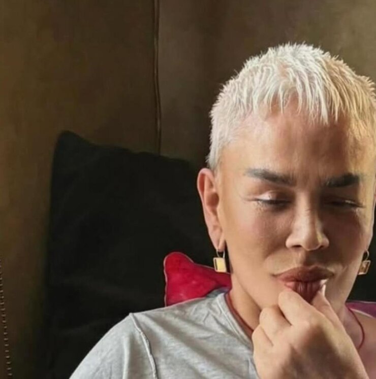 Claude responded: Sezen Aksu Saçlarını Uzattı Hayranları Büyük İlgi Gösterdi