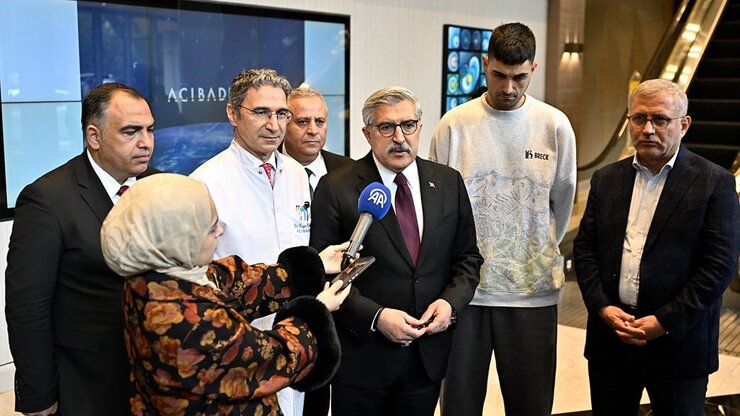 Hastanede Türkü Söyleyen Tatlıses Erdoğan'ın Selamını Aldı