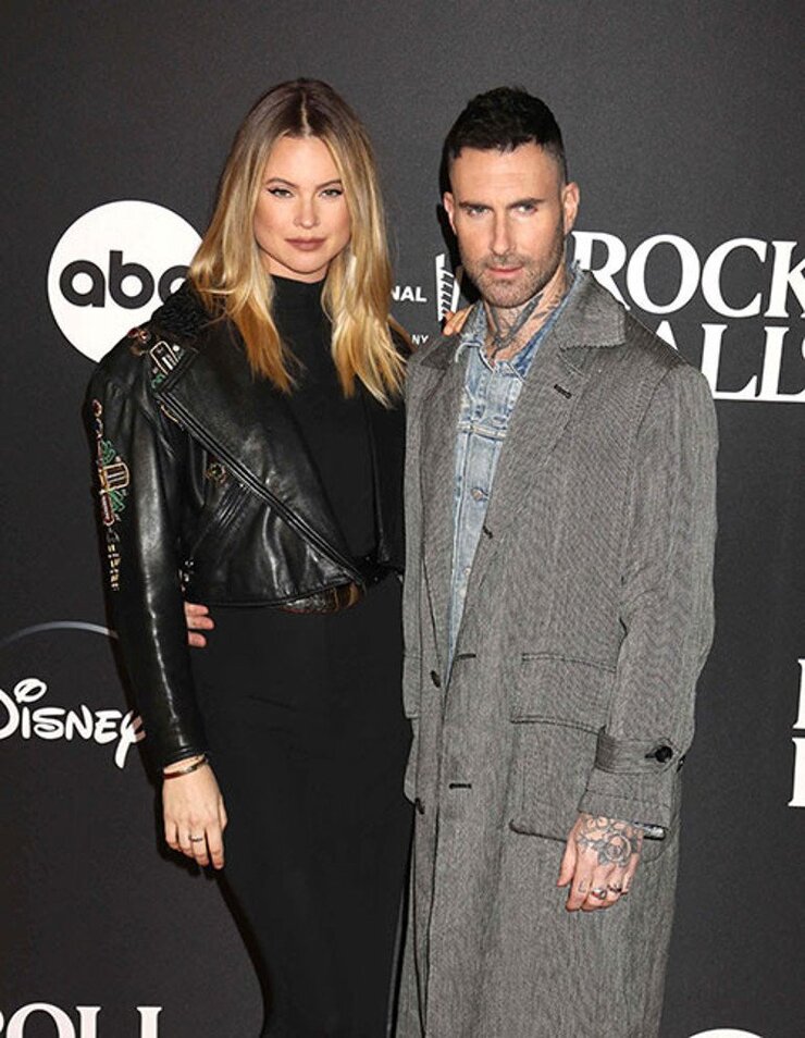 Behati Prinsloo Kocasının Telefonunu Her Gün Kontrol Ediyor