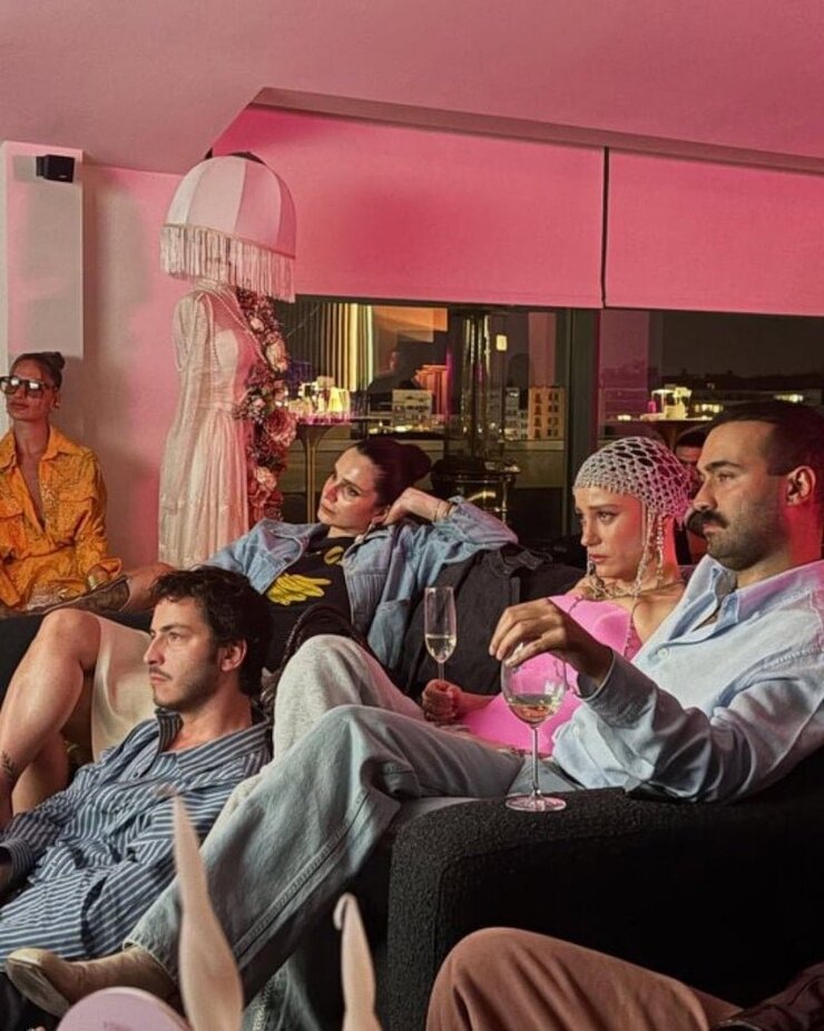 Serenay Sarıkaya Sevgilisi Mert Demir'in Paylaşımına Yorum Yaptı