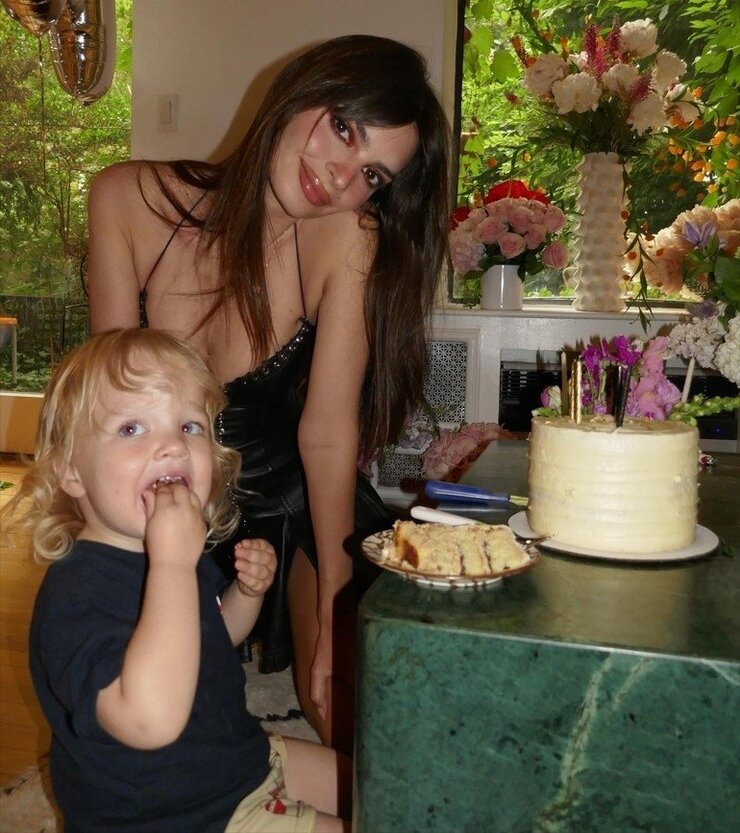 Emily Ratajkowski Oğluyla Chanel Kampanyasında Buluştu