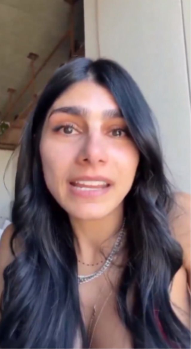 Mia Khalifa Gözyaşlarıyla Lübnan İçin Seslendi