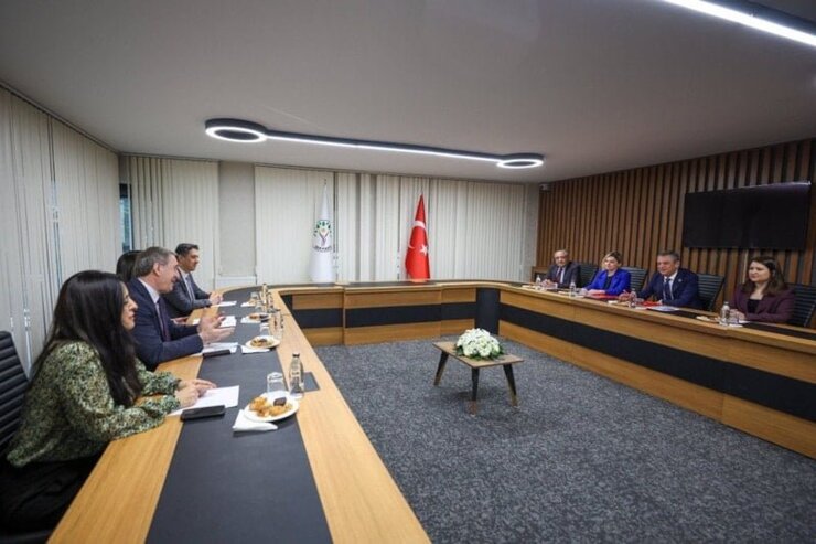 Özgür Özel DEM Parti Genel Merkezini Ziyaret Etti