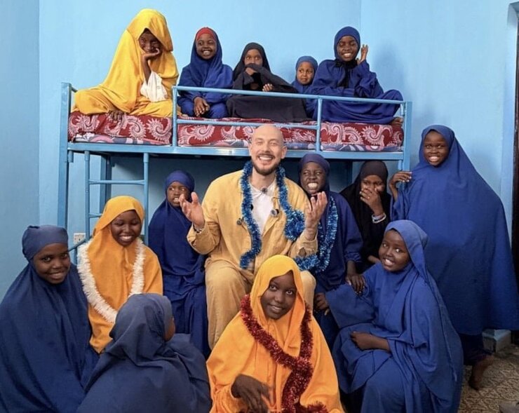 Cem Özkök Somali'de 100 Kız Çocuğu İçin Yetimhane Kurdu