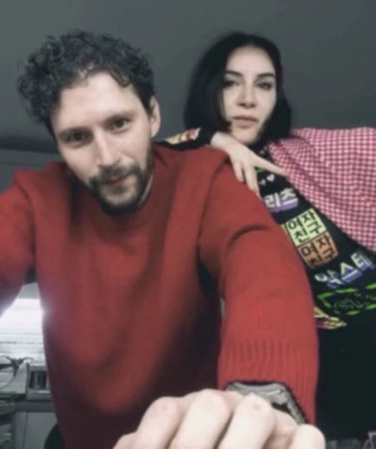 Ahu Yağtu Ve Genç Sevgilisi Etkinlikte Romantik Anlar Yaşadı