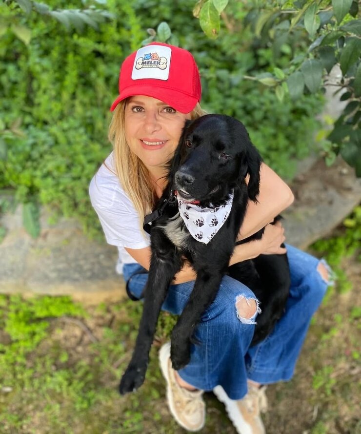 Melek Şahin 55 Yaşında Gençliğiyle Büyülemeye Devam Ediyor