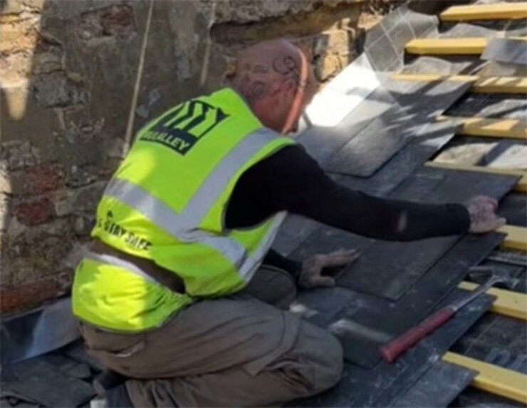 East 17 Üyesi John Hendy Milyonluk Anlaşmadan Pay Alamadı Çatı Ustası Oldu