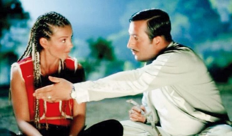 Cem Yılmaz Gora 4 Setinden Özge Özberk İle Poz Verdi