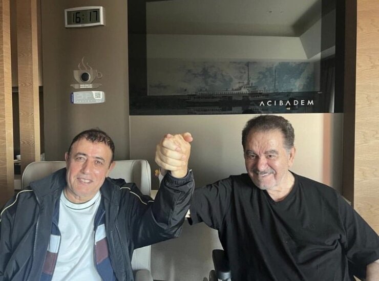 Mahmut Tuncer Hastanede Tatlıses İle Bir Araya Geldi