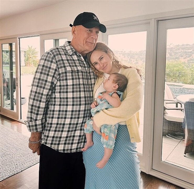 Bruce Willis Demansla Mücadelesinde Aile Desteğiyle Güldü