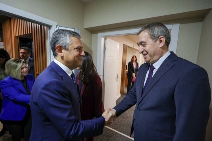 Özgür Özel DEM Parti Genel Merkezini Ziyaret Etti