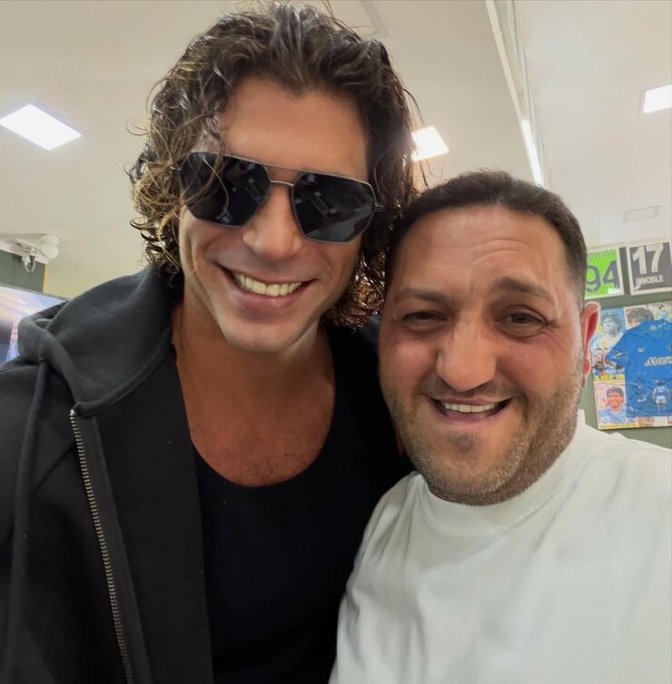 Can Yaman Sakallarını Kestirdi Sosyal Medya İkiye Bölündü