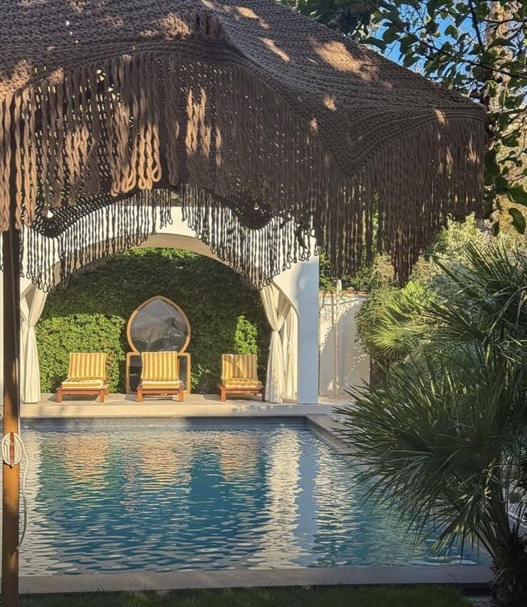 Demet Özdemir'in Villa Bahçesi Sosyal Medyada Viral Oldu