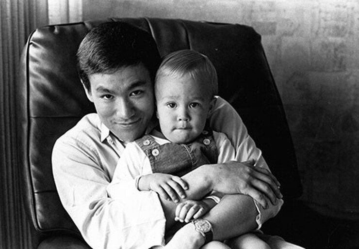 Brandon Lee 28 Yaşında Set Kazasında Hayatını Kaybetti