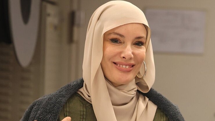 Gamze Özçelik Yeni Dizi İçin Okuma Provasına Katıldı