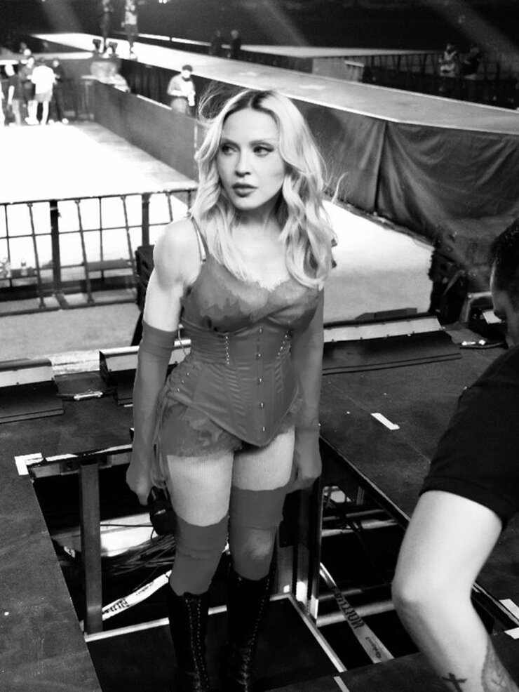 Madonna Coachella Sahnesinin Ardından Kaybolan Kostümleri İçin Ödül Vaat Etti