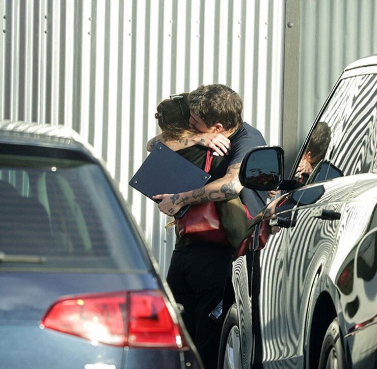 Dakota Johnson Chris Martin İlişkisini Bitirip Tucker Pillsbury İle Görüntülendi