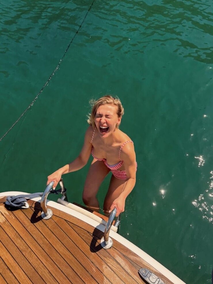 Melisa Döngel Tekne Tatilindeki Pozlarıyla Sosyal Medyayı Salladı