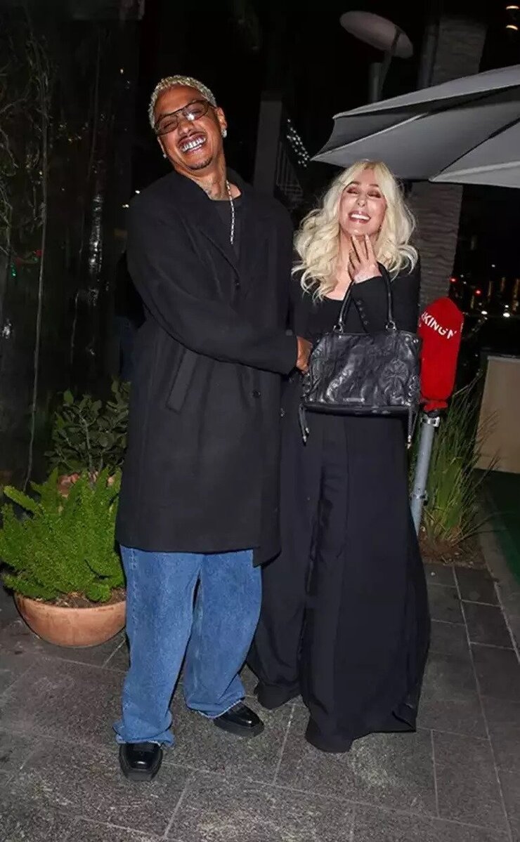 Cher 15 Yıl Sonra Torunuyla Tanıştı