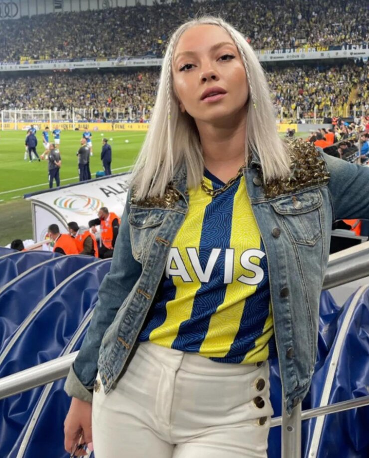 Ece Seçkin Derbinin Ardından Ederson'a Yüklendi