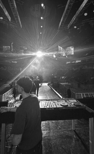 Mustafa Sandal Oğullarının Sürpriziyle Duygulandı