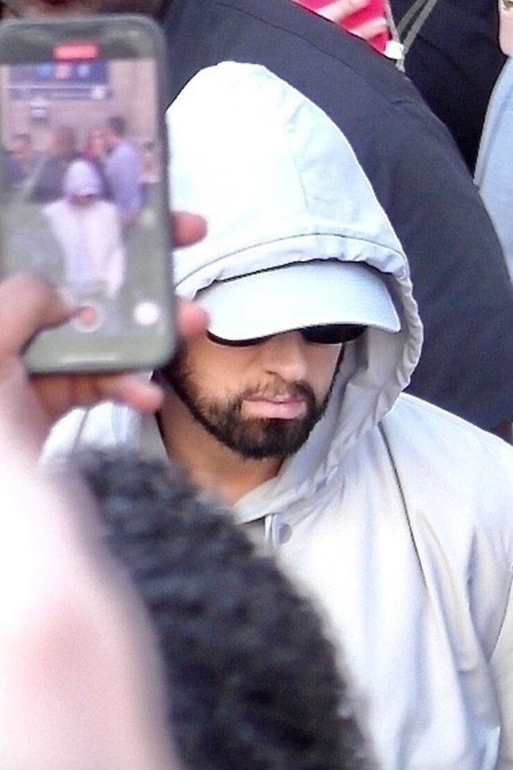 Eminem Temizliğinin 18. Yılını Torунlarıyla Kutladı