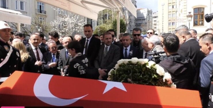 Cindoruk'un Cenazesinde CHP İçi Gerilim Dikkat Çekti