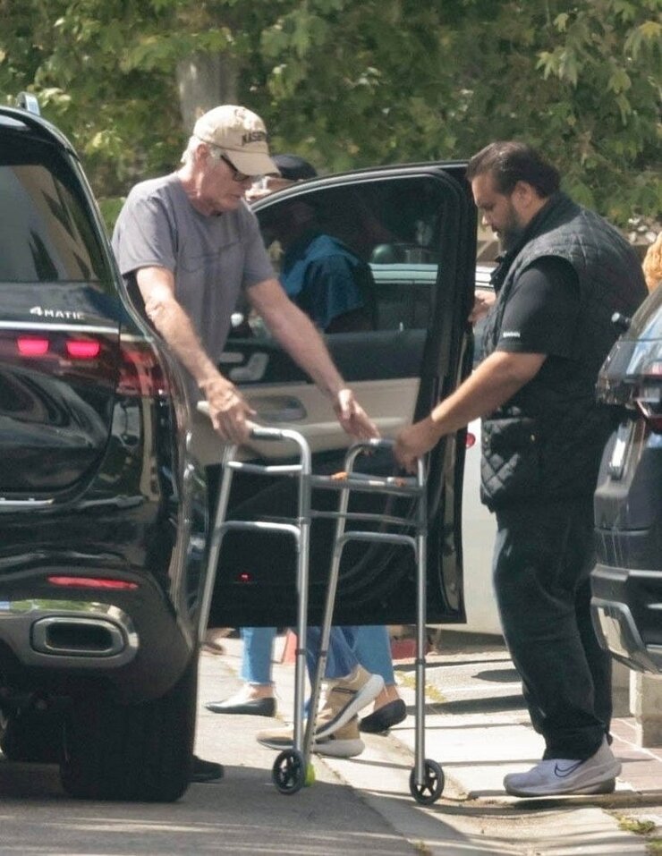 David Hasselhoff 73 Yaşında Yürüteçle Yürürken Görüntülendi